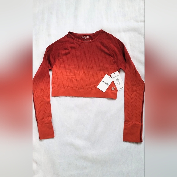 Hurley Tops - NWT! Seamless Workout/Yoga Hurley Long Sleeve Women's Fitness Crop Top Medium